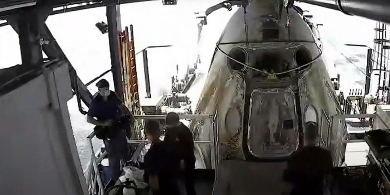 Nasa Astronotlarını Taşıyan Spacex Kapsülü Dünya'ya Dönüşünü gerçekleştirdi