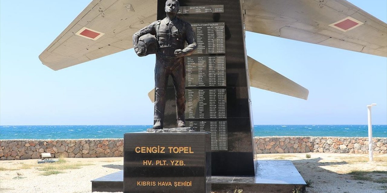 Şehit Pilot Yüzbaşı Cengiz Topel'in Hatırası KKTC'deki Anıtında Yaşatılıyor
