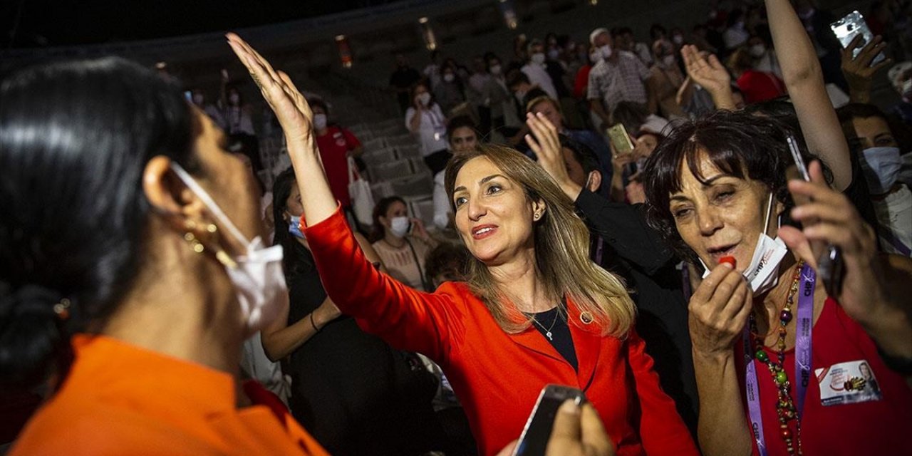 İhraç Edilmişti CHP'ye geri Döndü Aylin Nazlıaka O koltuğa seçildi