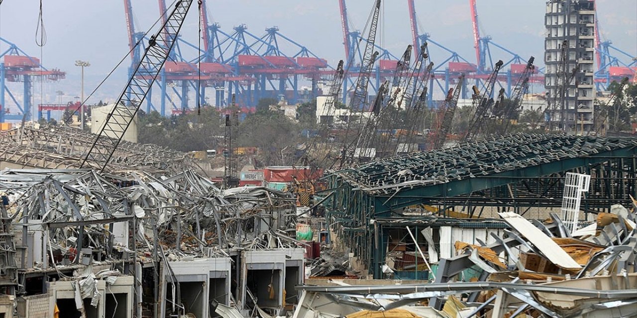 Çok sayıda Milletvekili ve Bakanlar İstifa etti