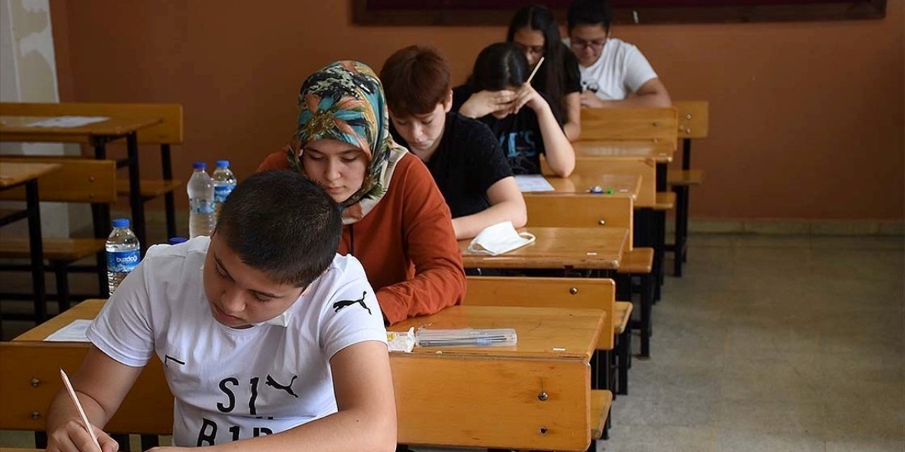 MEB, Liselerin Boş Kontenjan ve Taban Puanlarını Açıkladı