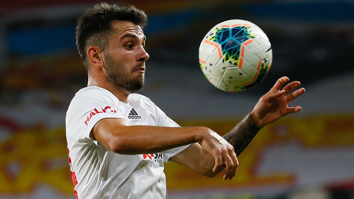 Bir transferde Galatasaray'dan! Kadroya olay isim resmen giriş yaptı