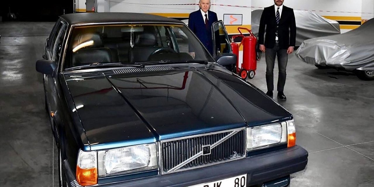 MHP Genel Başkanı Bahçeli 'BJK' Plakalı Aracını Hediye Etti