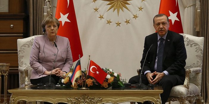 Erdoğan, Almanya Başbakanı Merkel ile Telefonda Görüştü