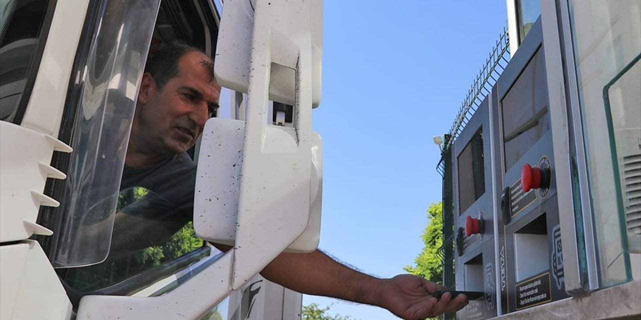Tır Şoförleri 'Randevulu Sanal Sıra Sistemi' Uygulamasından Memnun: 'Artık Yollarda Beklemiyoruz'