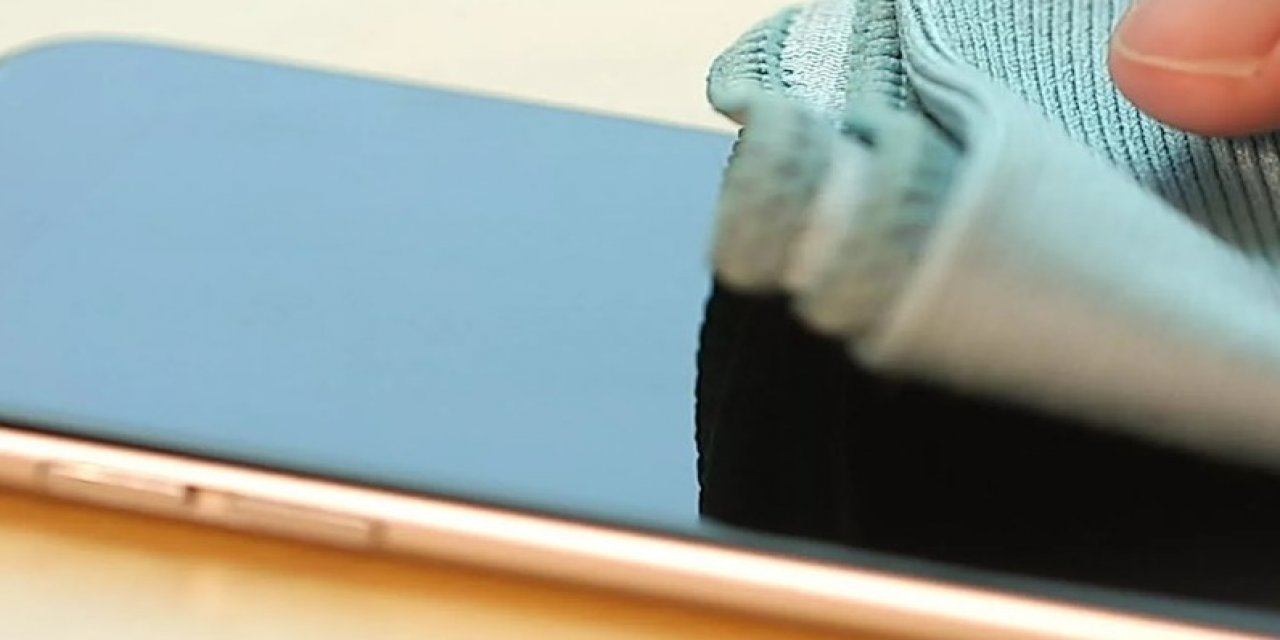 Cep Telefonunuzu Temizlerken Islak Mendille Sakın Silmeyin yol Açtığı Tehlike Öyle Büyük Ki..