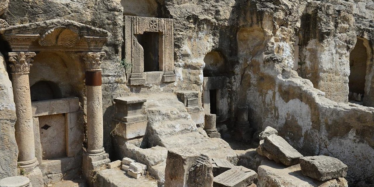 Göbeklitepe'nin Gizemi 2 Bin Yıllık Kaya Mezarlarındaki Kazılarda Aranıyor