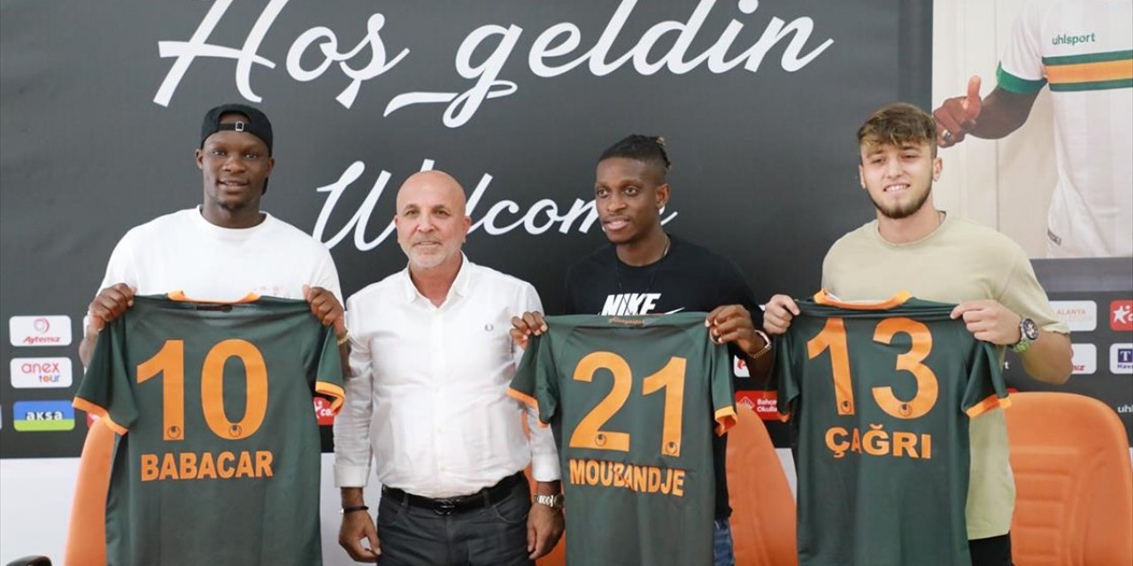 Aytemiz Alanyaspor Üç Futbolcuyla Sözleşme İmzaladı