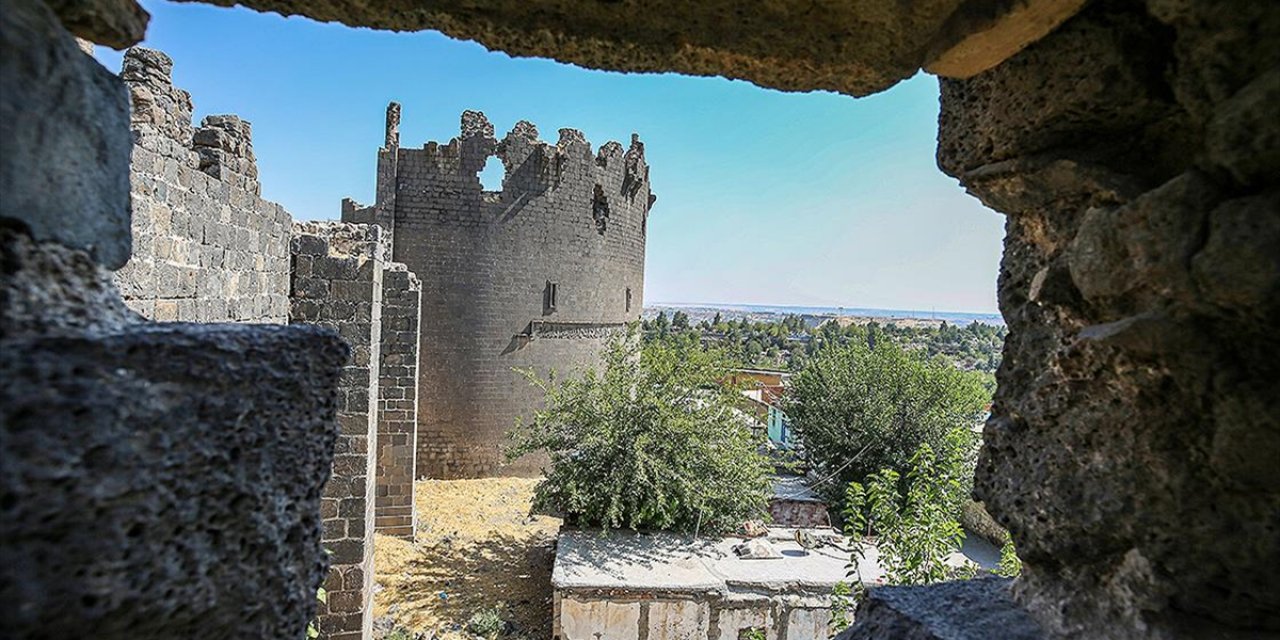 Diyarbakır Surları'nın Burçları Yeniden Ayağa Kalkıyor