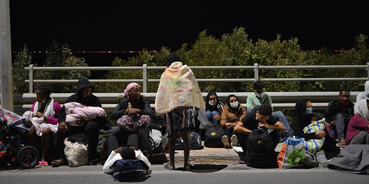 Yunanistan'da Moria Sığınmacı Kampındaki Çıkan Yangında Binlerce Sığınmacı Evsiz Kaldı