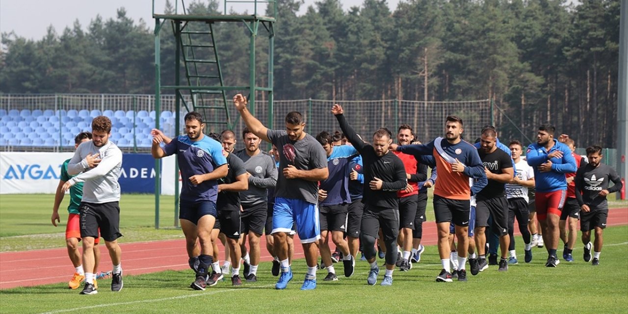 Milli Güreşçiler Topuk Yaylası'nda Kampa Girdi
