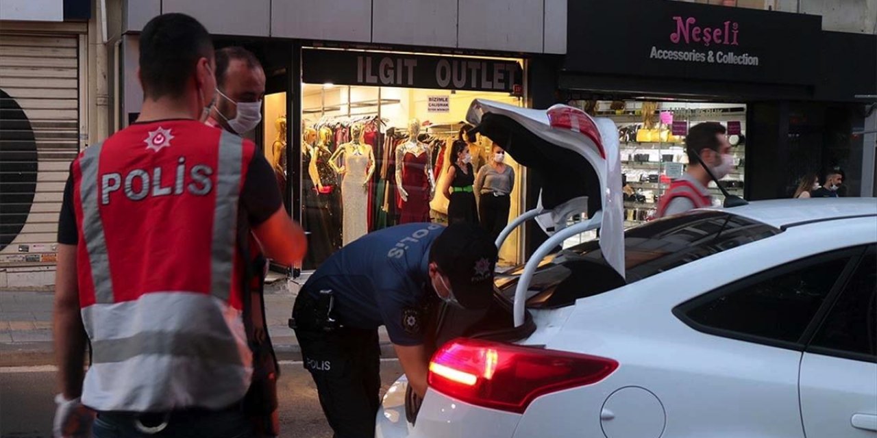 İstanbul'daki Asayiş Uygulamasında Aranan 329 Şüpheli Yakalandı