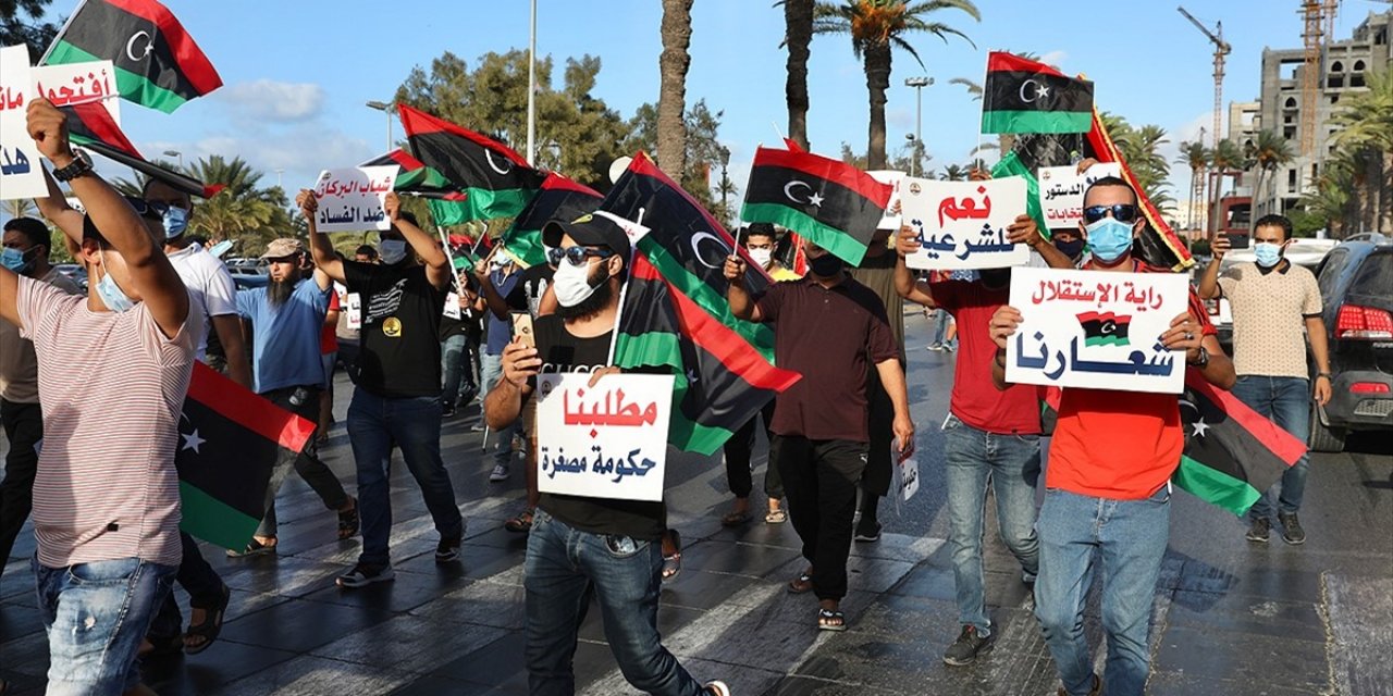 Libya'da Protestolar Halife Hafter'i Köşeye Sıkıştırdı