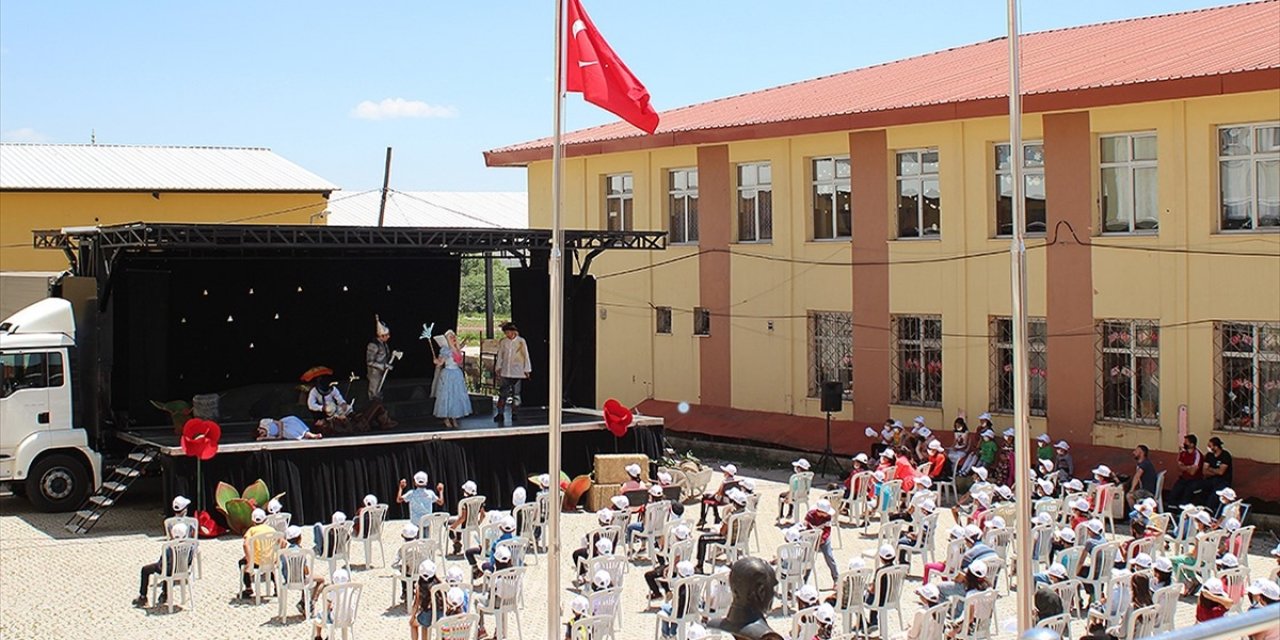 Devlet Tiyatroları 12 Bin Çocuğu Bu Yaz Tiyatroyla Buluşturdu
