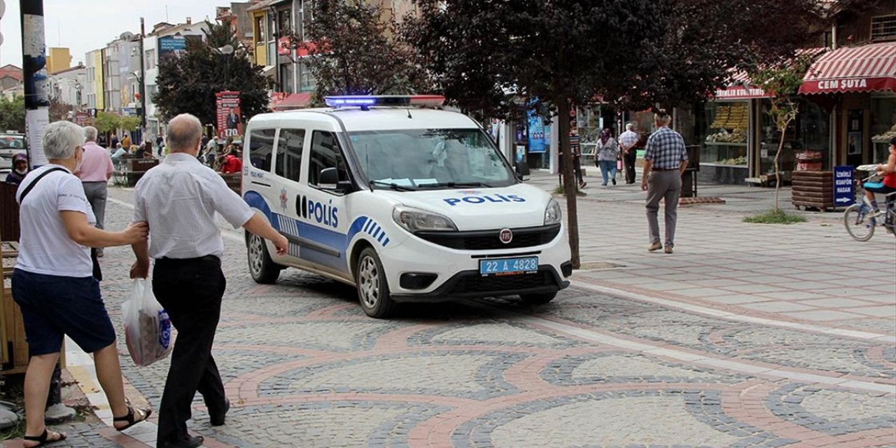 Maskeyi Takmayan ve Polisi Görünce Yolunu Değiştiren Kadın Hakkında İşlem Yapıldı