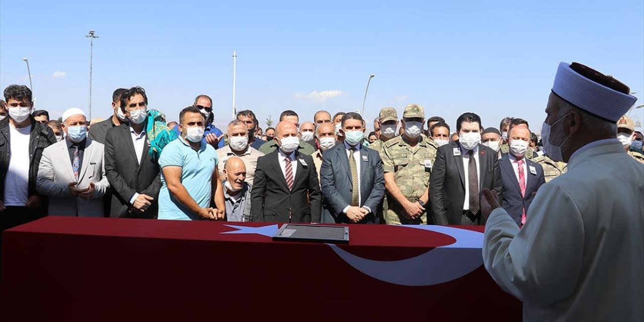 Türkiye Şehitlerini Son Yolculuğuna Uğurladı