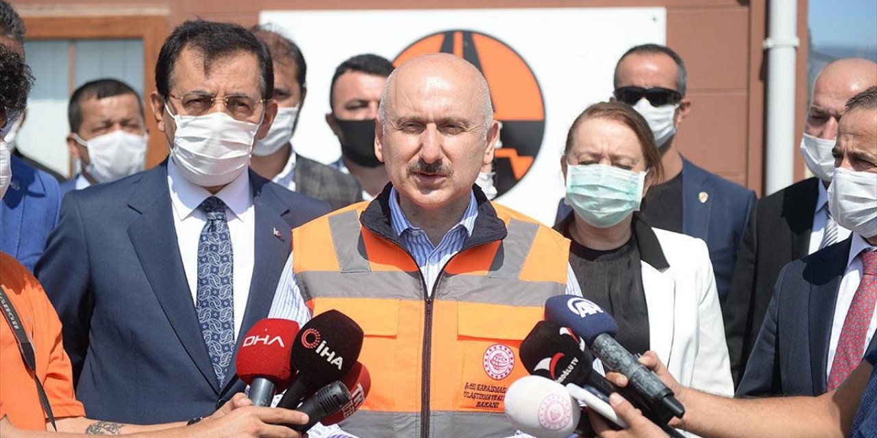Bakan Karaismailoğlu: 'Karada, Denizde, Uzayda Dünyanın Gıptayla Baktığı Projeleri Yönetiyoruz'