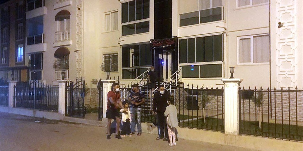 Niğde'de Korkutan Deprem Paniğe Neden Oldu! Halk Sokağa Döküldü