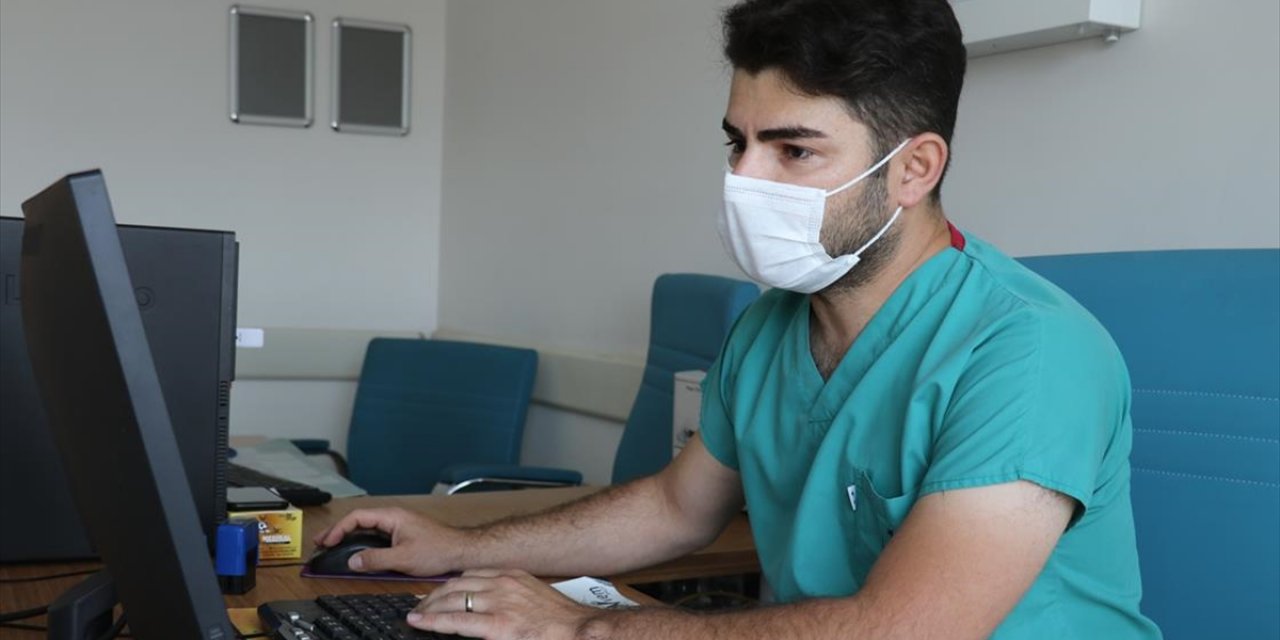 Kovid-19'a Yakalanan Doktorlar Zorlu Geçen Tedavi Süreçlerini Anlattı