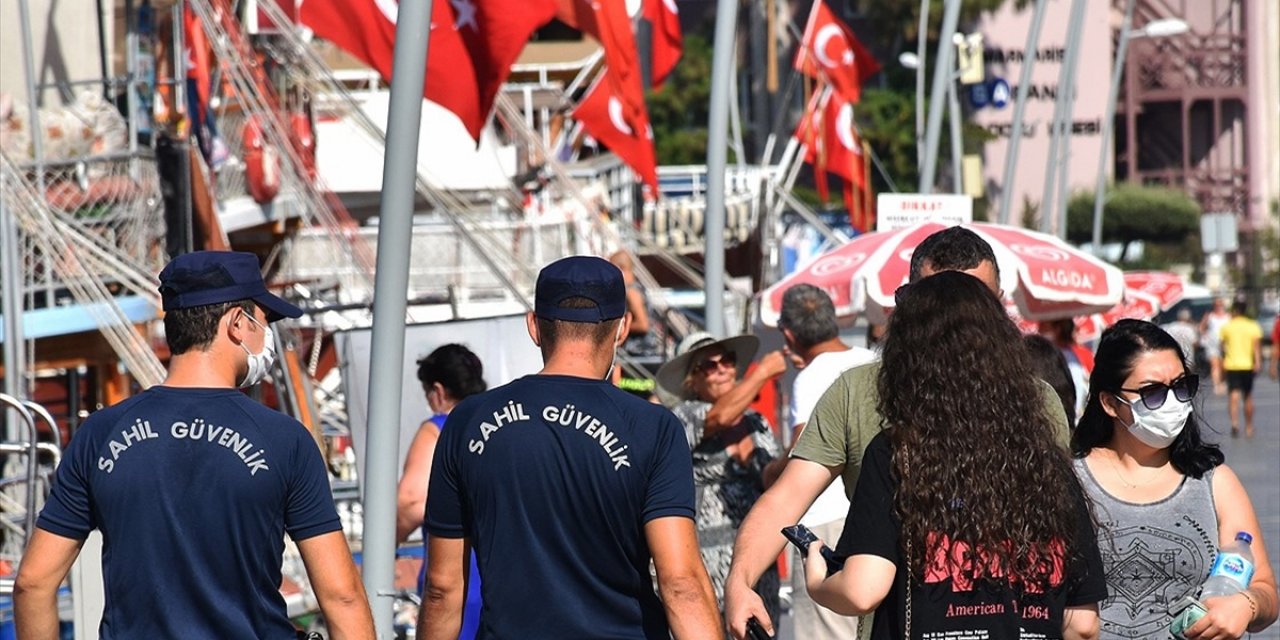 Türkiye'de Son 24 Saatte 1692 Kişiye Kovid-19 Tanısı Konuldu