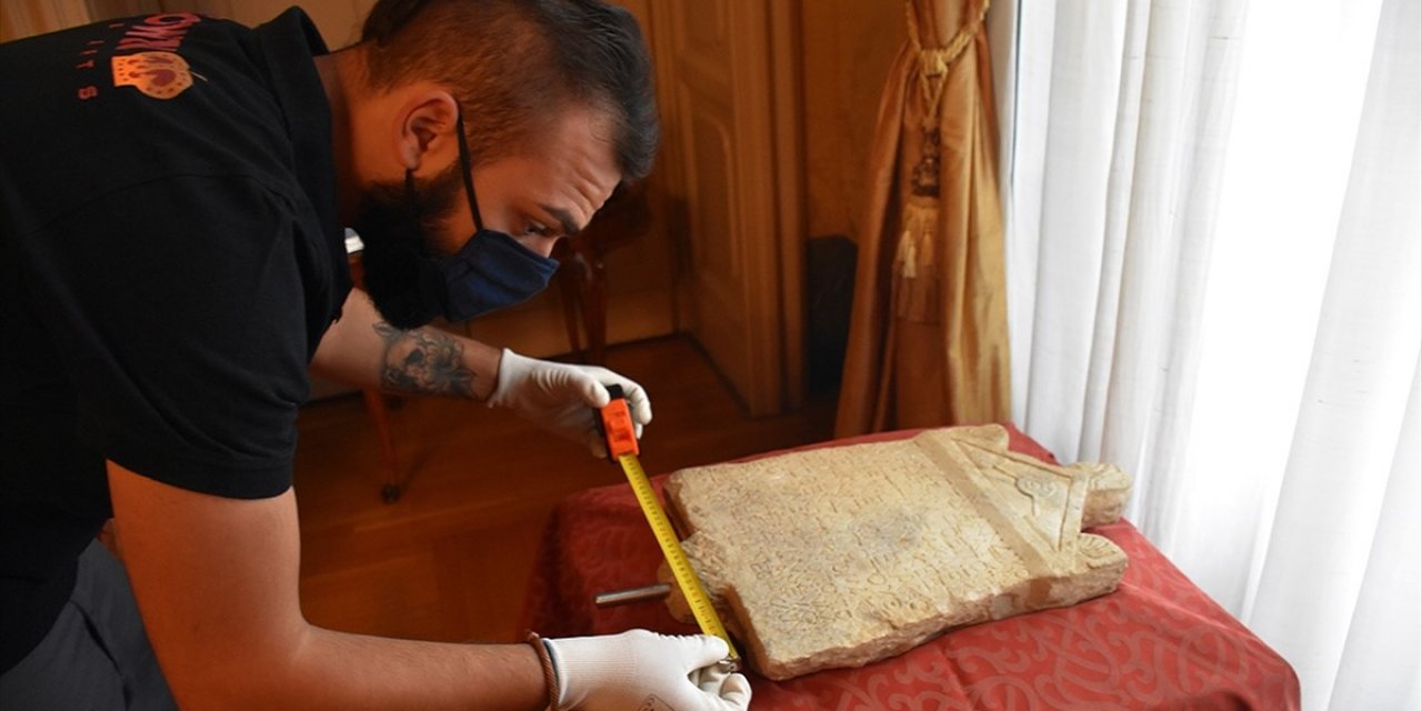 Hukuki Sürecin Sonunda Lidya Dönemine Ait Kefaret Yazıtı Türkiye'ye Dönüyor