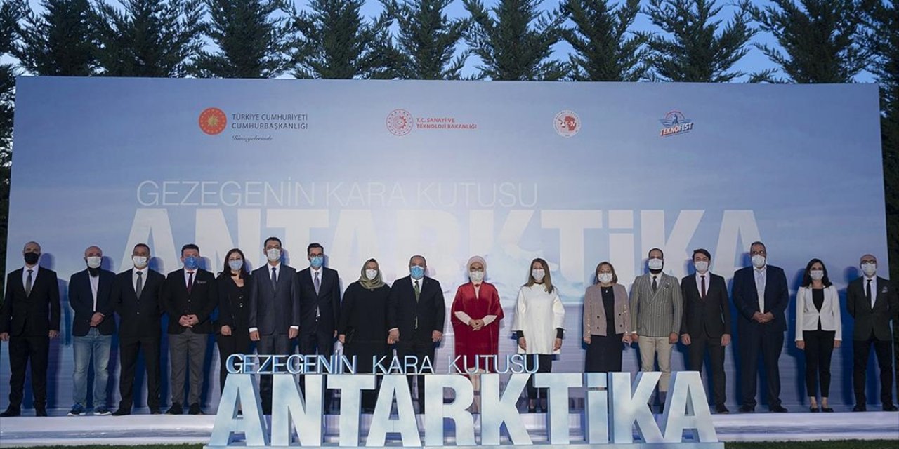 'Gezegenin Kara Kutusu: Antarktika' Belgeselinin İlk Gösterimi Cumhurbaşkanlığı Külliyesi'nde Yapıldı