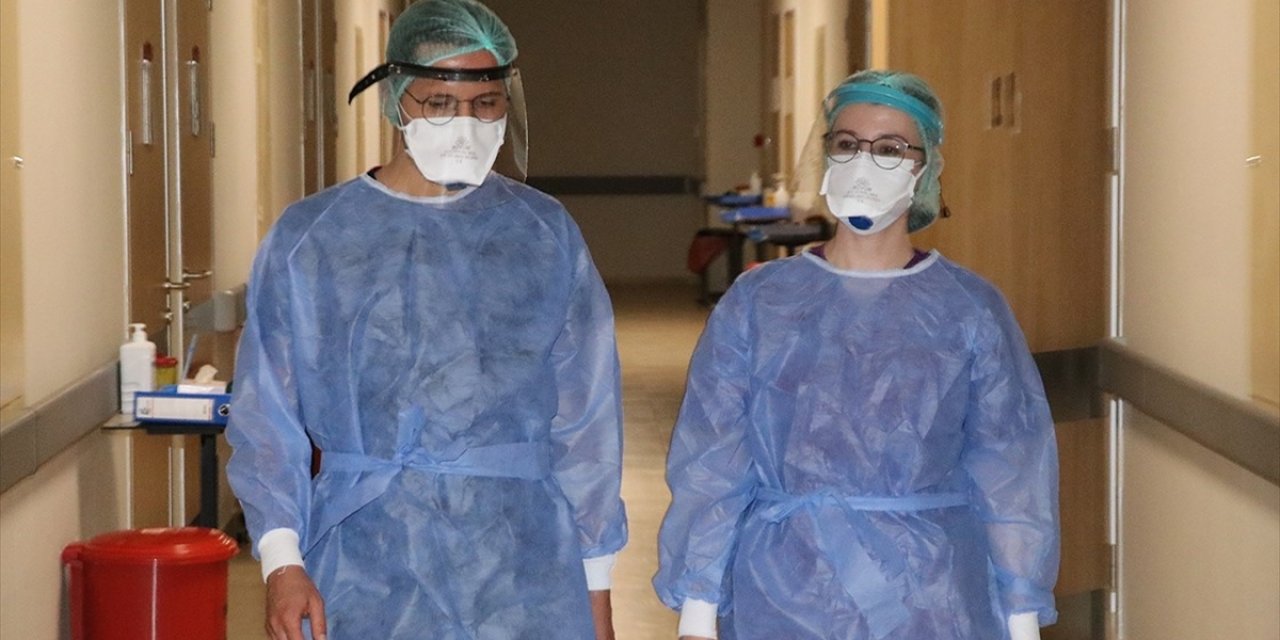 Kovid-19'u Yenen Doktor Çift Hastalara Nefes Olmaya Devam Ediyor