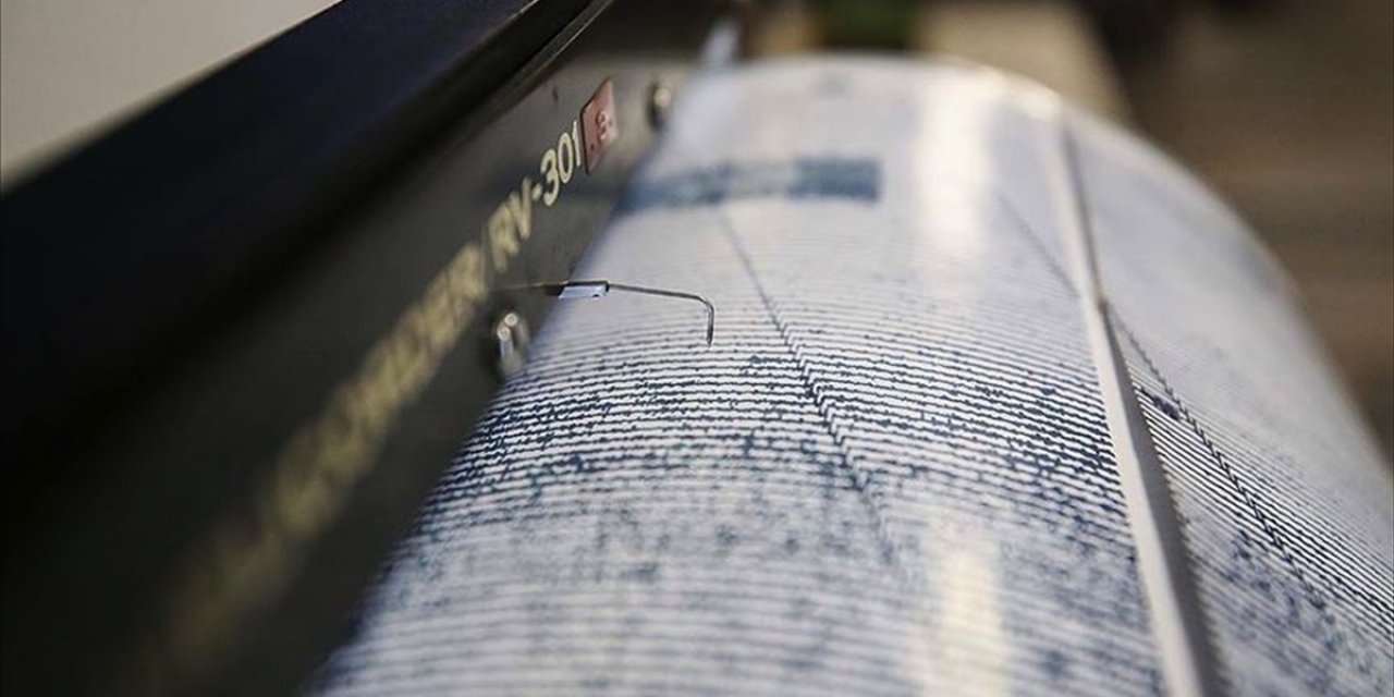 İran'da Korkutan Deprem! Halk Sokağa Döküldü