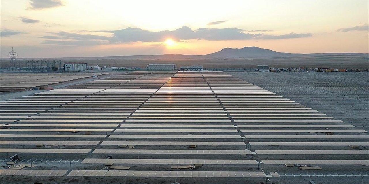 Karapınar GES Saatte 4 Megavatlık Enerji Üretiyor