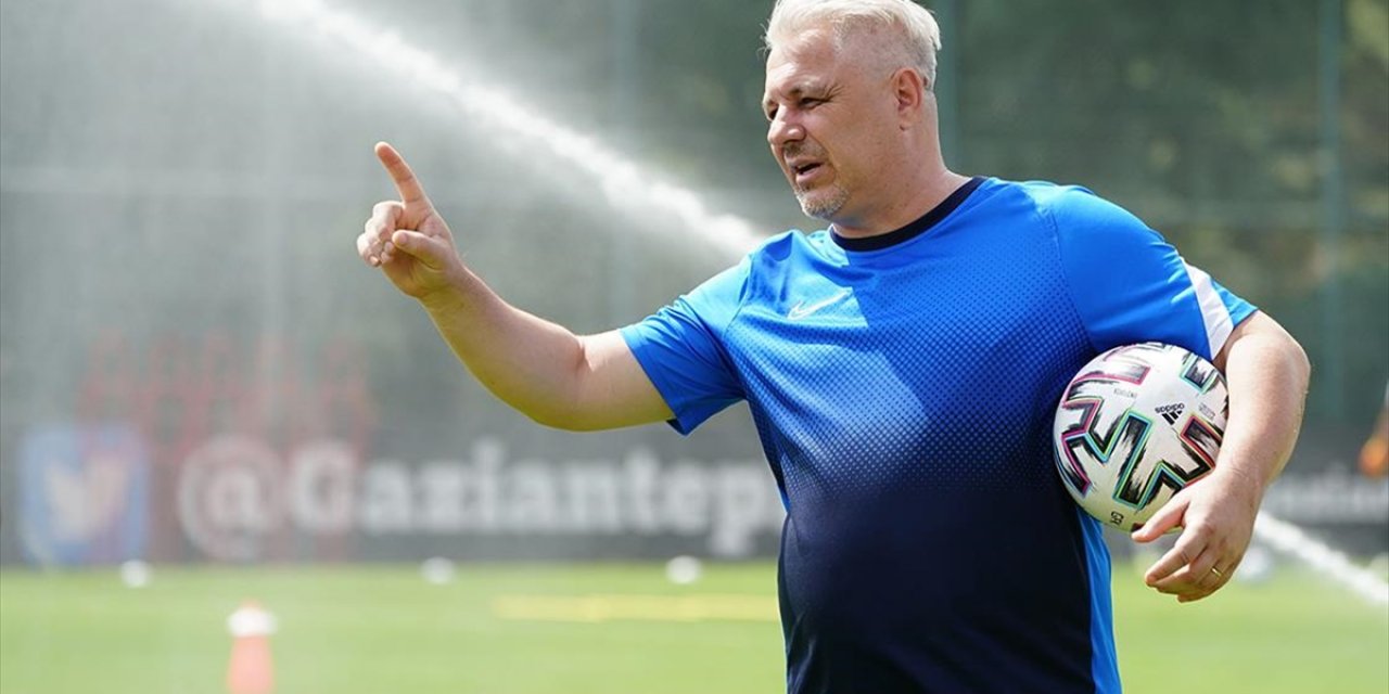 Rumen Çalıştırıcı Sumudica: 'Bir Futbolcuyu Kabul Etmem İçin Menajerler Bana Para Teklif Etti'