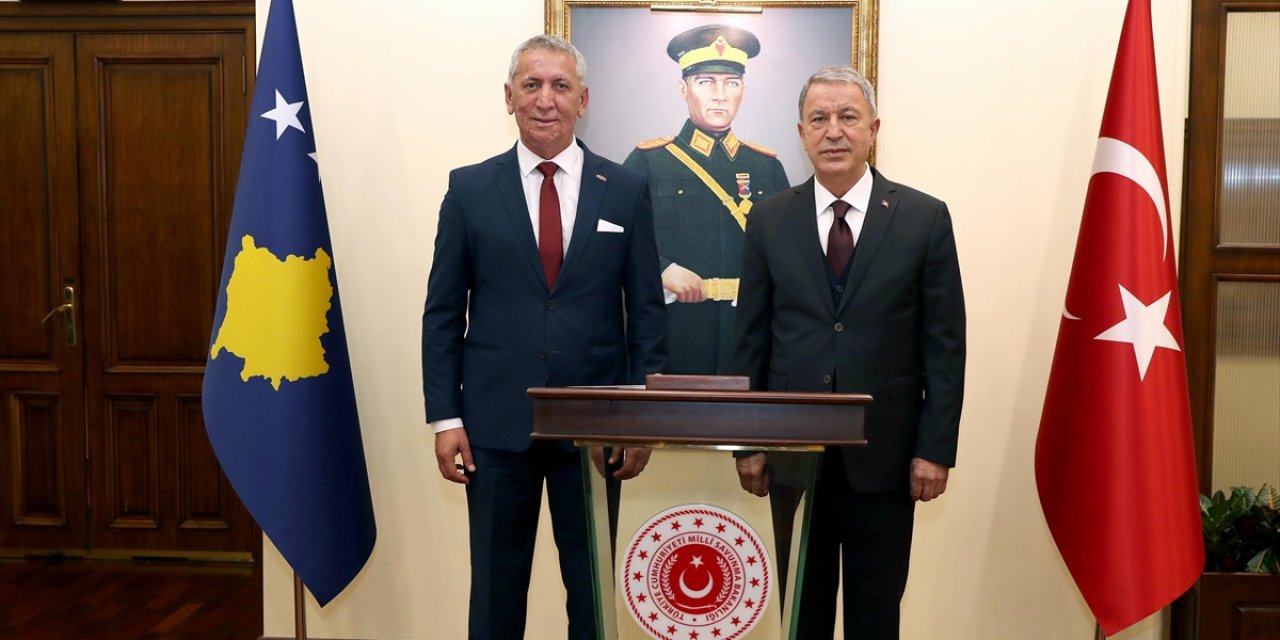 Bakan Akar, Kosovalı Mevkidaşı Quni ile Görüştü