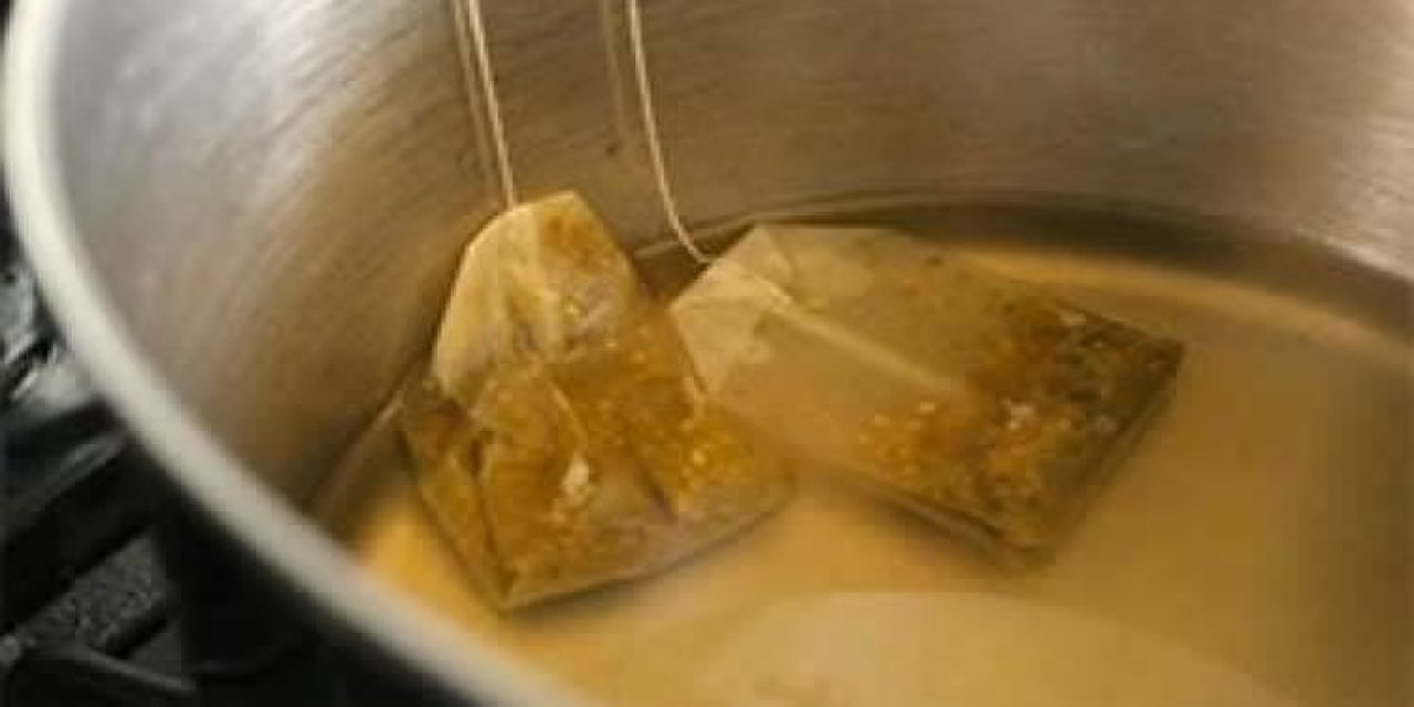 Makarna Haşlarken Haşlama Suyuna 1 adet poşet çay atın makarna pişince sonuç inanılmaz