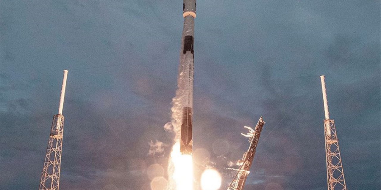 SpaceX, Starlink İnternet Uydu Ağının Parçalarını Uzaya Fırlattı
