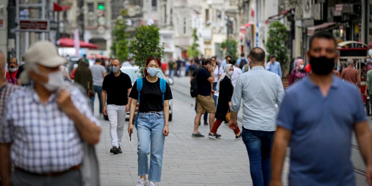 Türkiye'de Son 24 Saatte 1581 Kişiye Kovid-19 Tanısı Konuldu