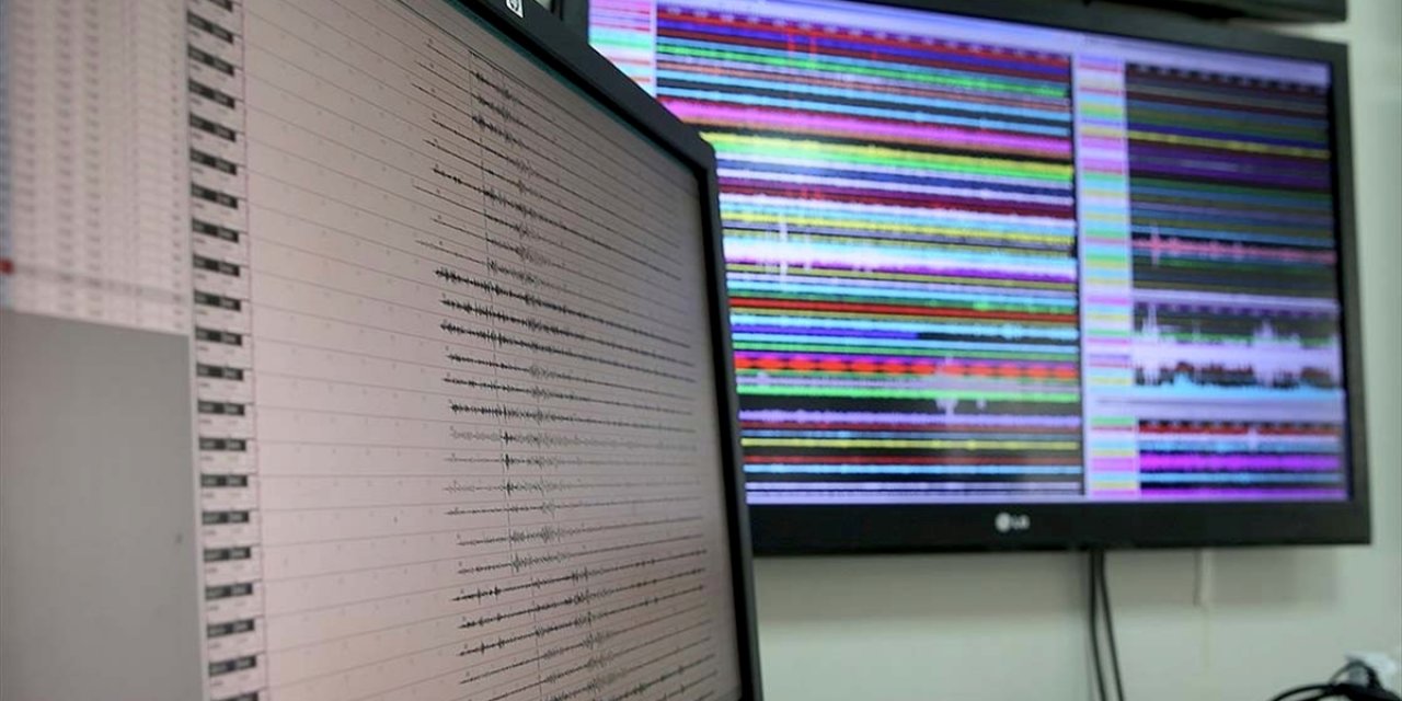 Ege'de Peş Peşe 5 Ayrı Deprem Meydana Geldi