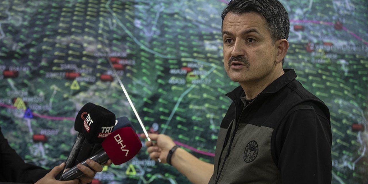 Bakan Pakdemirli: 'Yanan Alanların 1 Metrekaresi Dahi Başka Bir Amaçla Kullanılmayacak'