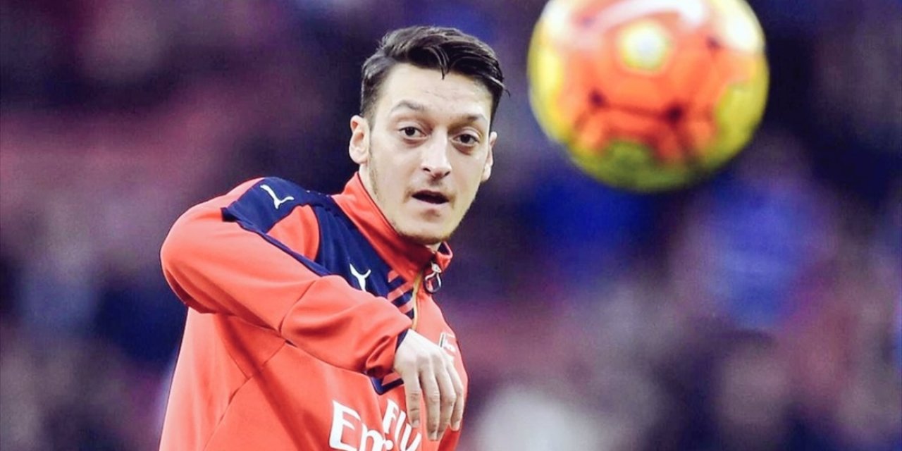 Mesut Özil'den 'Tek Millet İki Devlet' Mesajı