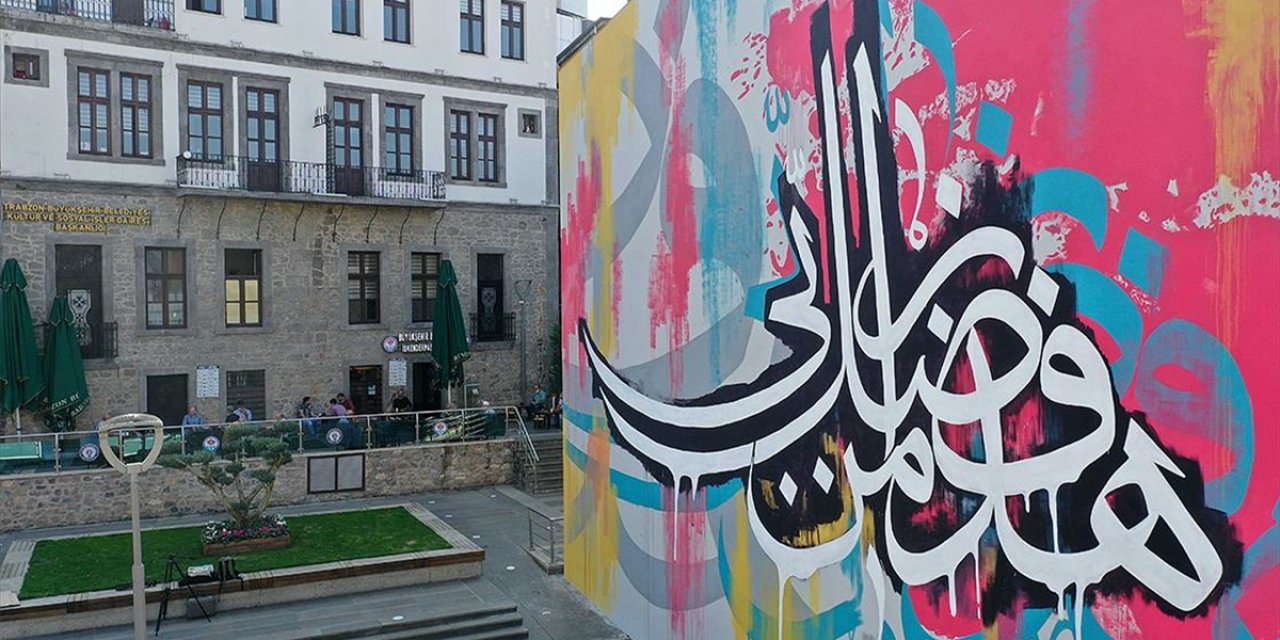 'Hattatların Reisi' Hasan Çelebi'nin Eseri Trabzon'da Grafitiyle Yeniden Yorumlandı