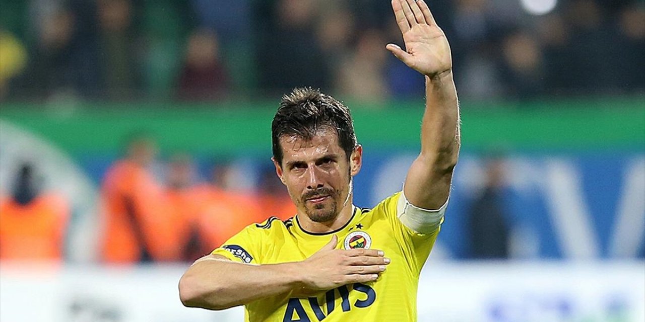 Fenerbahçe'de Emre Belözoğlu'nun Pozisyonu Değişiyor Mu?