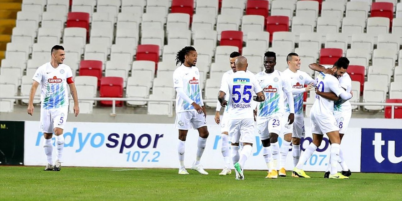 Çaykur Rizespor taraftarının yüzünü güldürdü - Demir Grup Sivasspor'u 2-0 Mağlup Etti