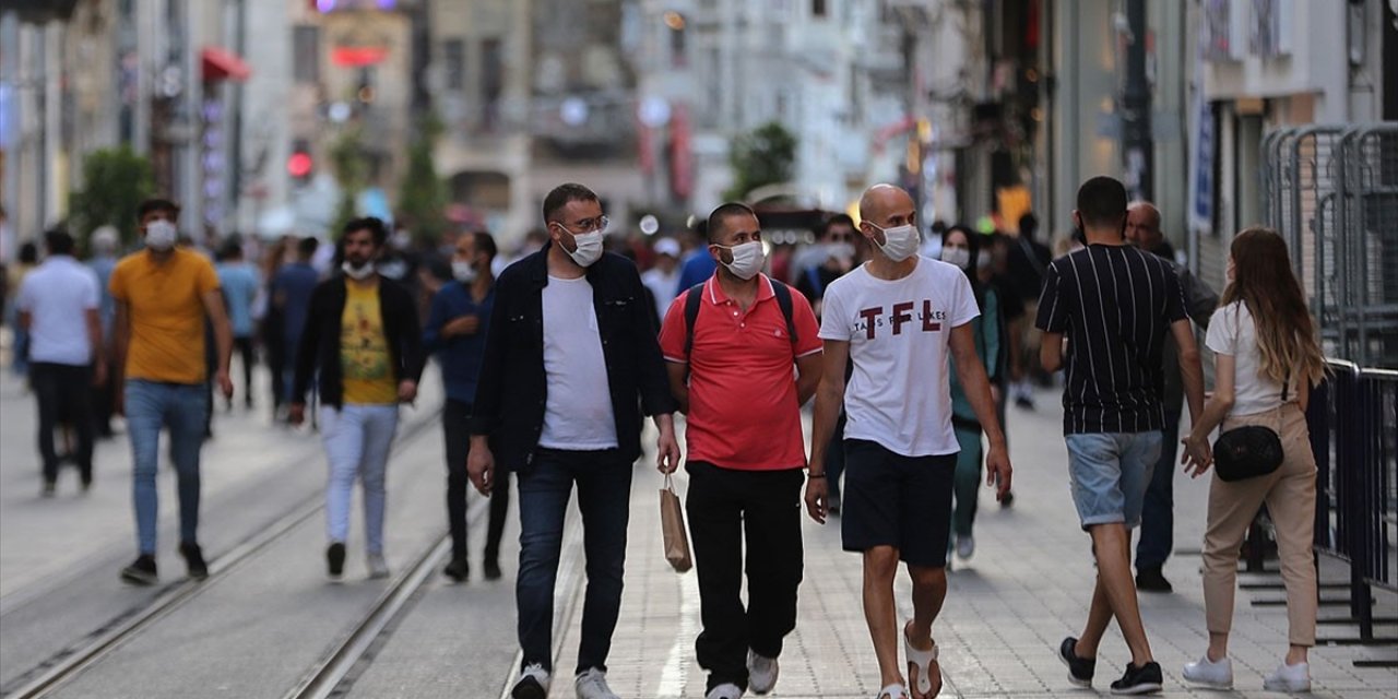 İstanbullulara 'Diğer İllere Göre Daha Fazla Koronavirüs Riski Altındasınız' Uyarısı