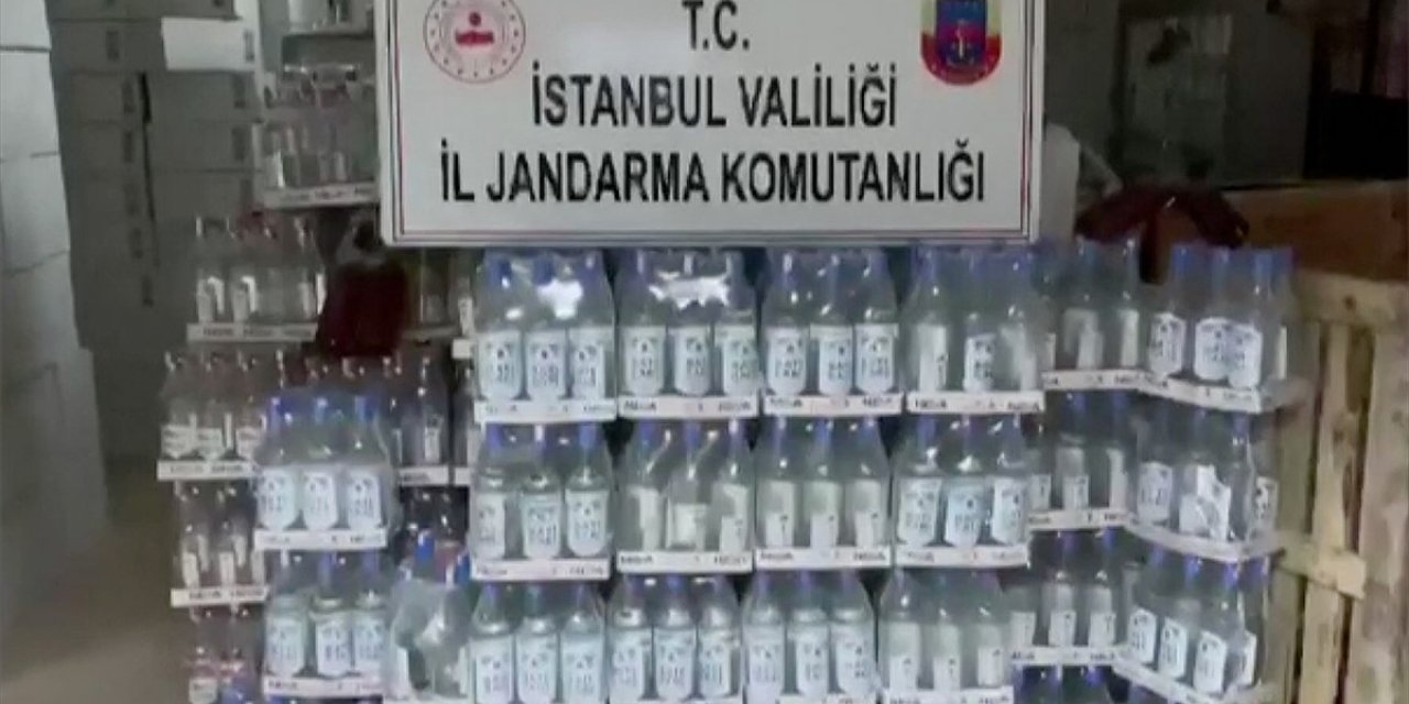 İstanbul'da Litrelerce Sahte İçki Saklayan İş Yeri Sahibi Gözaltına Alındı