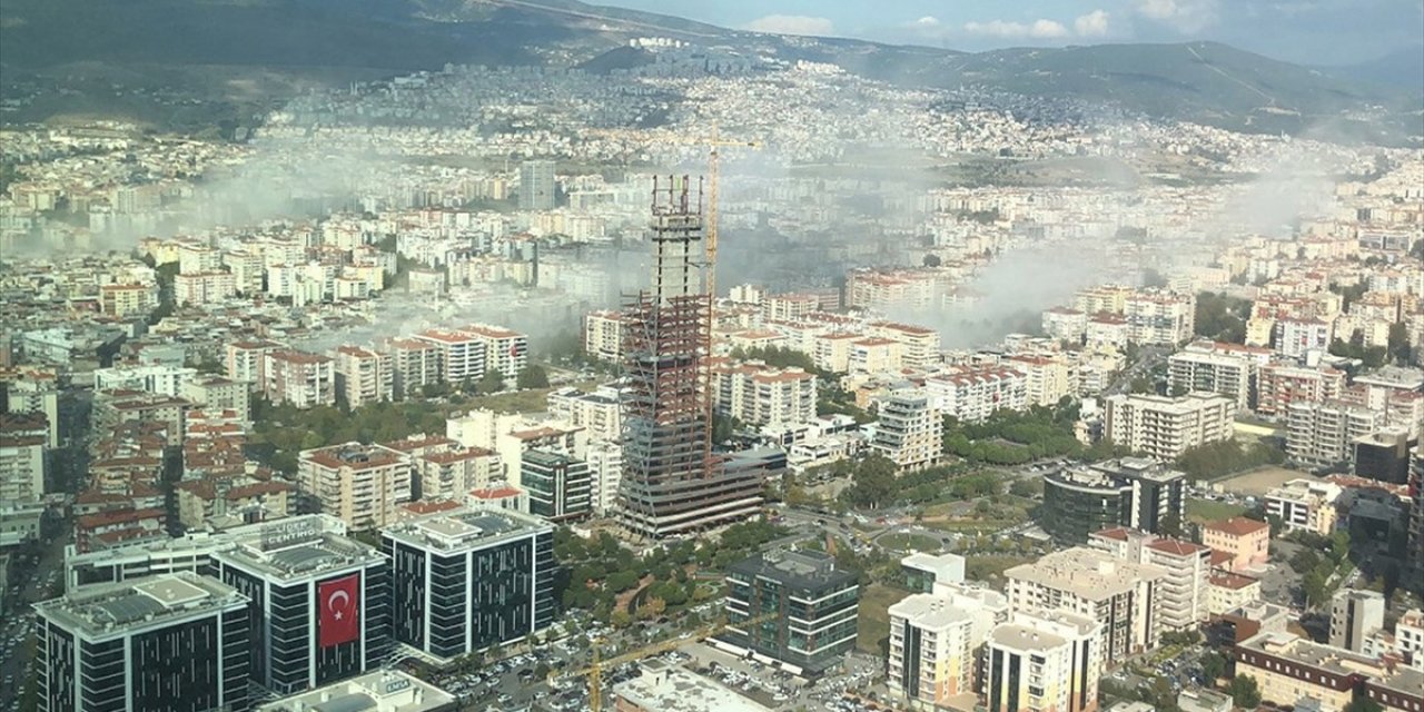 İzmir'de yaşanan deprem sonrasında Valilik önemli bir karar aldı ve kısıtlama başladı.