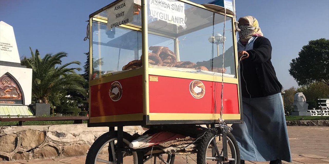 Zonguldak'ın Ereğli ilçesinde yaşayan simitçi Şöhret Öztürk hayat mücadelesiyle herkesi şaşırtıyor