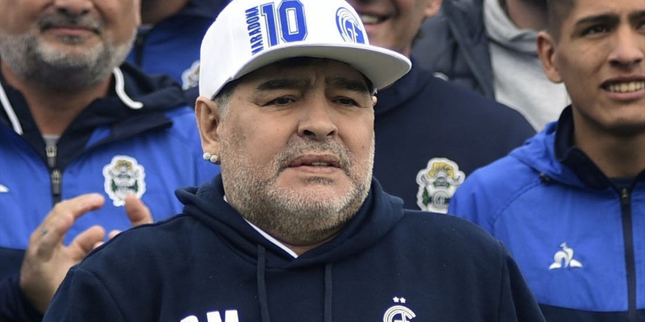 Dünyaca ünlü olan Efsane Futbolcu Maradona Hastaneye Kaldırıldı