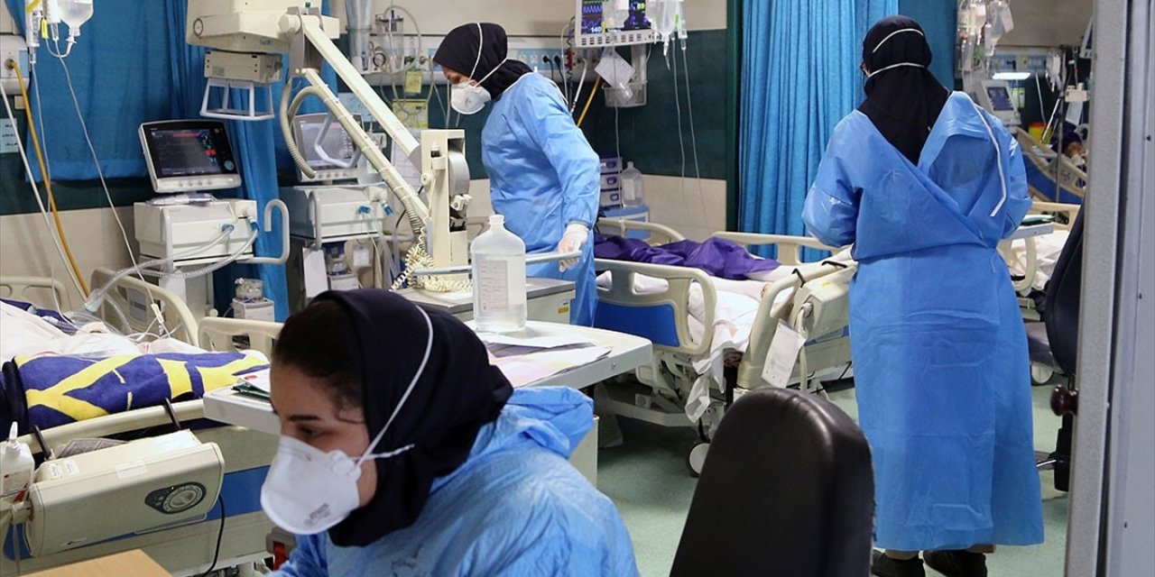 İran'da Günlük Kovid-19 Vaka Sayısı Artışa Geçti