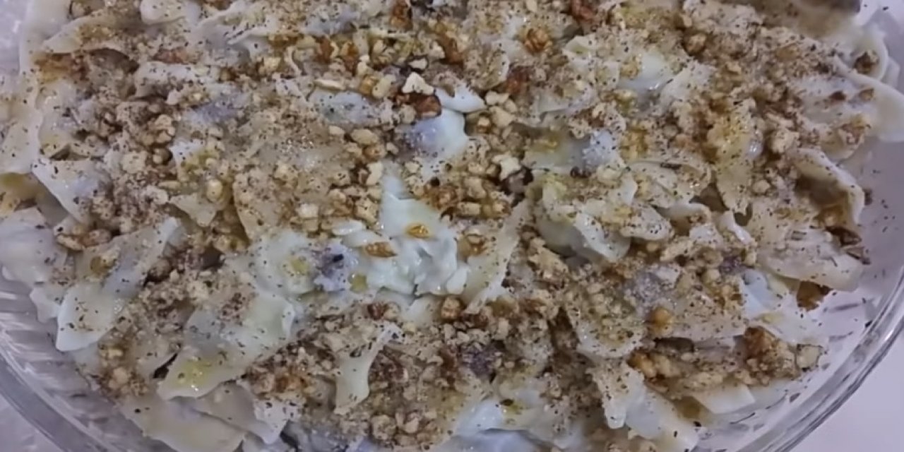 Bugün ne pişirsem diyenlere mis gibi Cevizli Sinop mantısı tarifi üstelik lezzeti farklı.