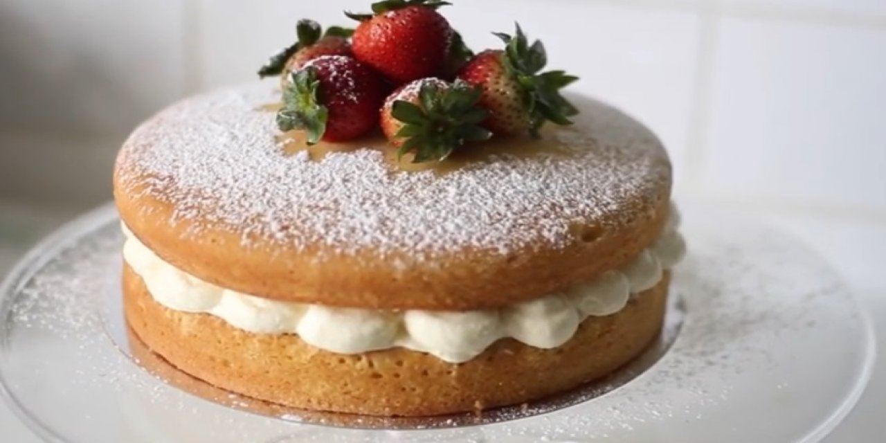 Bugün ne pişirsem diyenlere akşam çayına ağızda dağılan mis gibi Victoria Sponge Kek Tarifi..