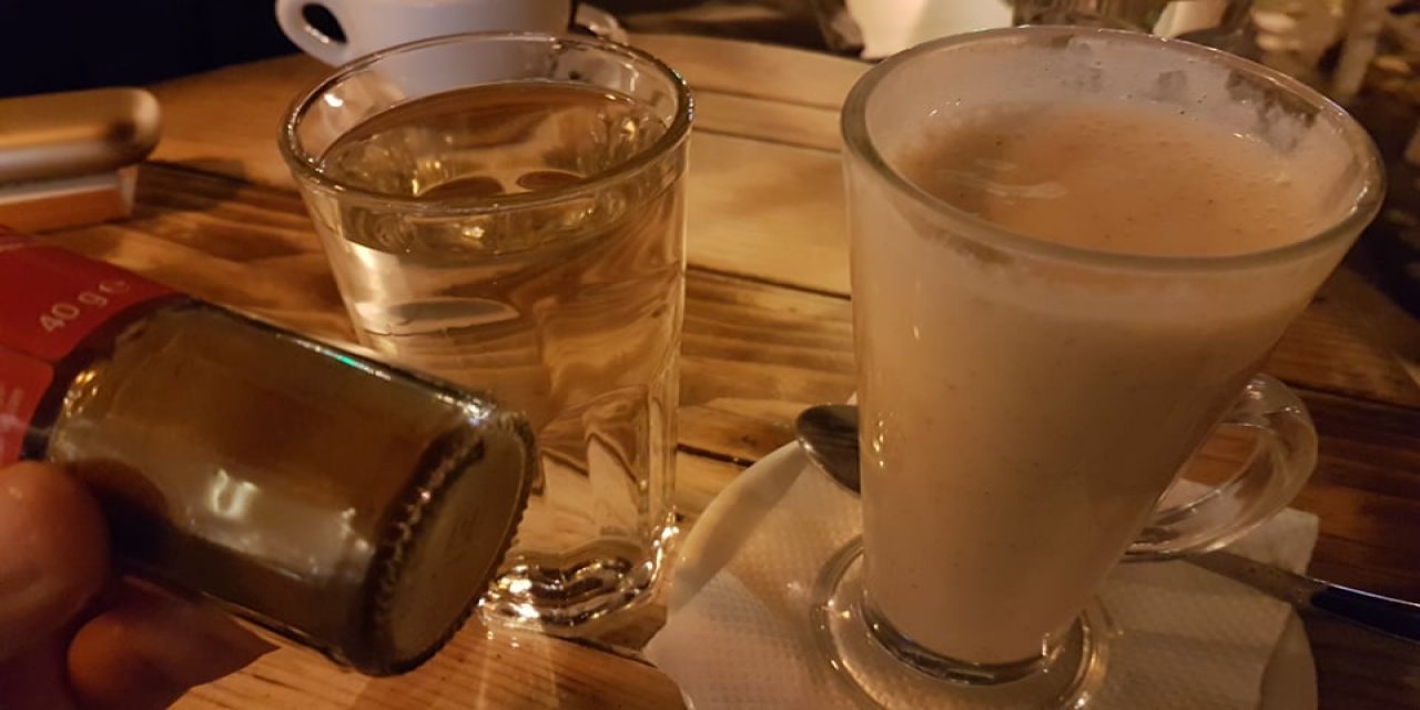 Bugün ne yapsam ne pişirsem diyorsanız gelin size evde salep yapımını öğretelim. Kusursuz salep tarifi