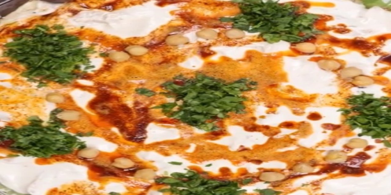 Bugün ne pişirsem diyenlere akşama harika bir yemek. Yapımı çok basit Tavuklu Fette Tarifi